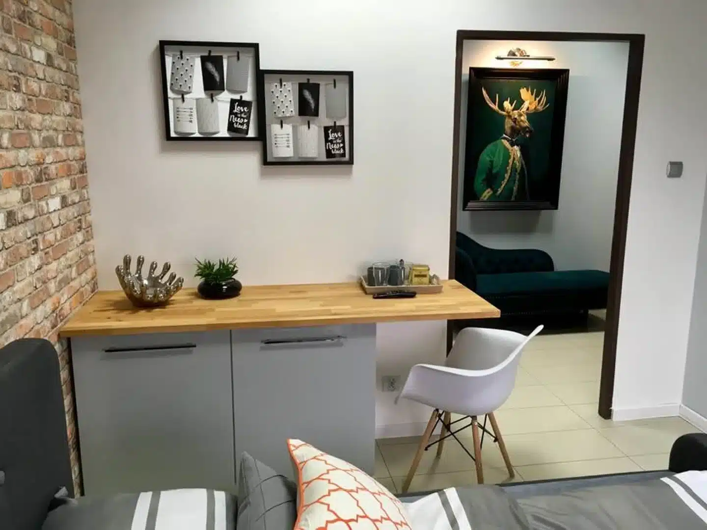 Zdjęcie dwuosobowego pokoju 1.5 kuchnia i salon